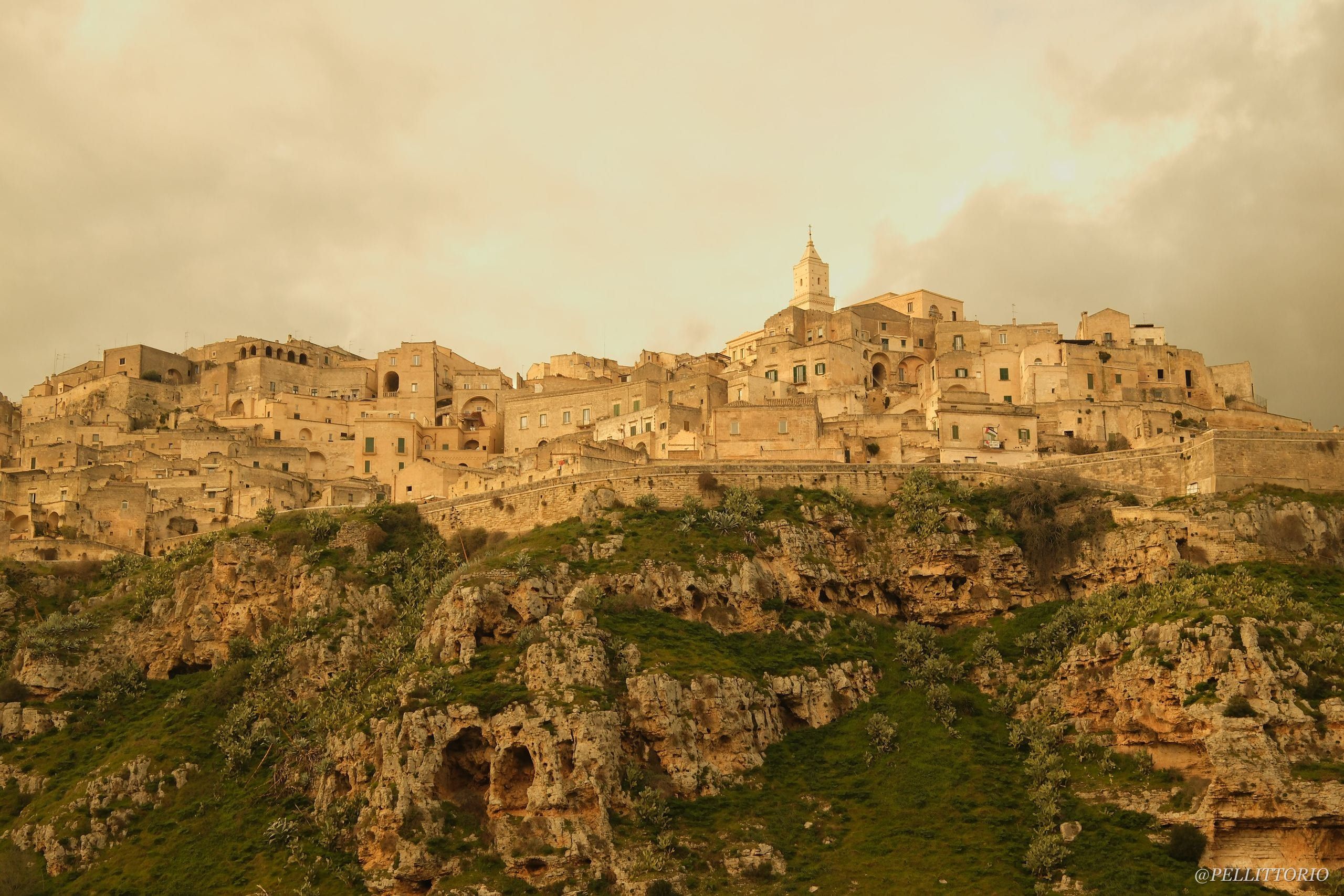 Vista della Gravina sotto Matera