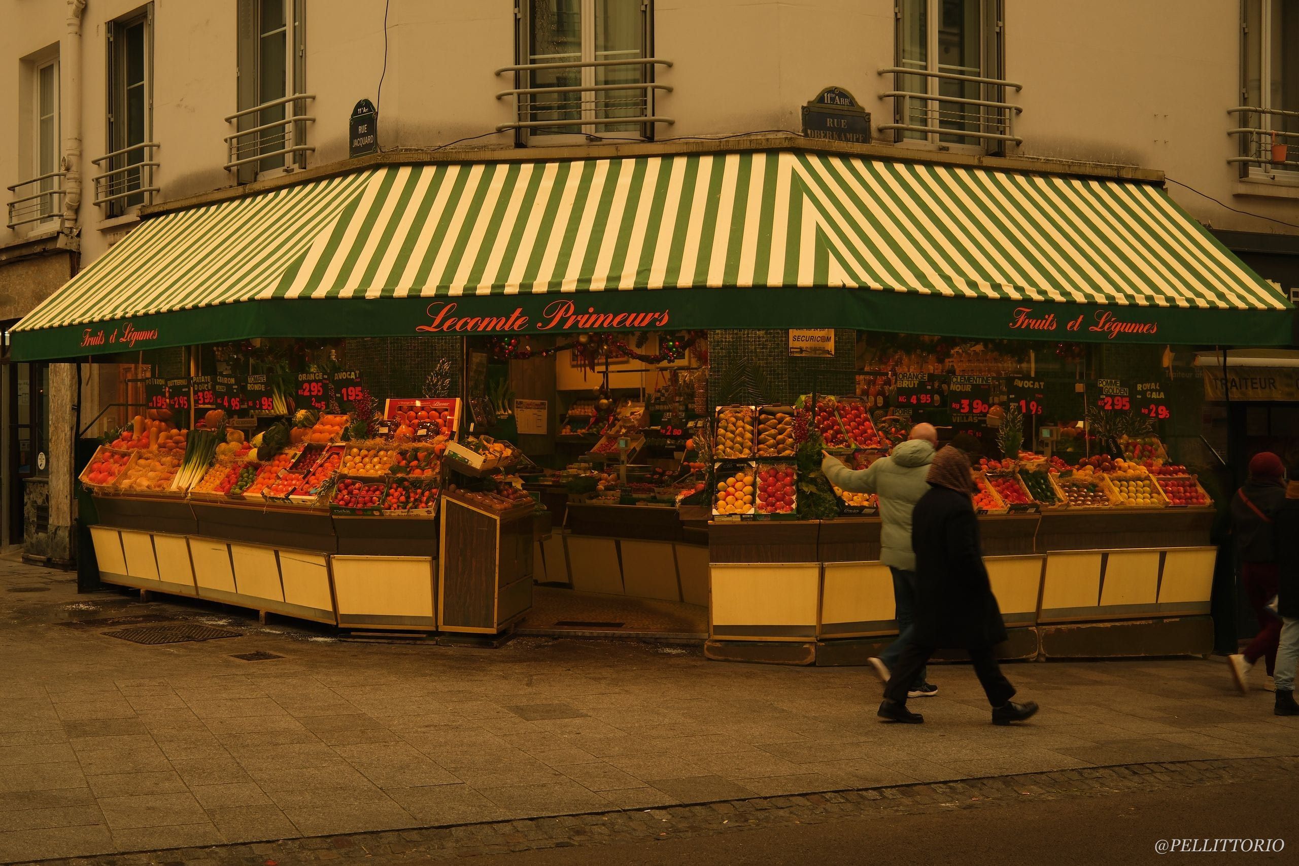 Vetrina di frutta e verdura nell'11° arrondissement