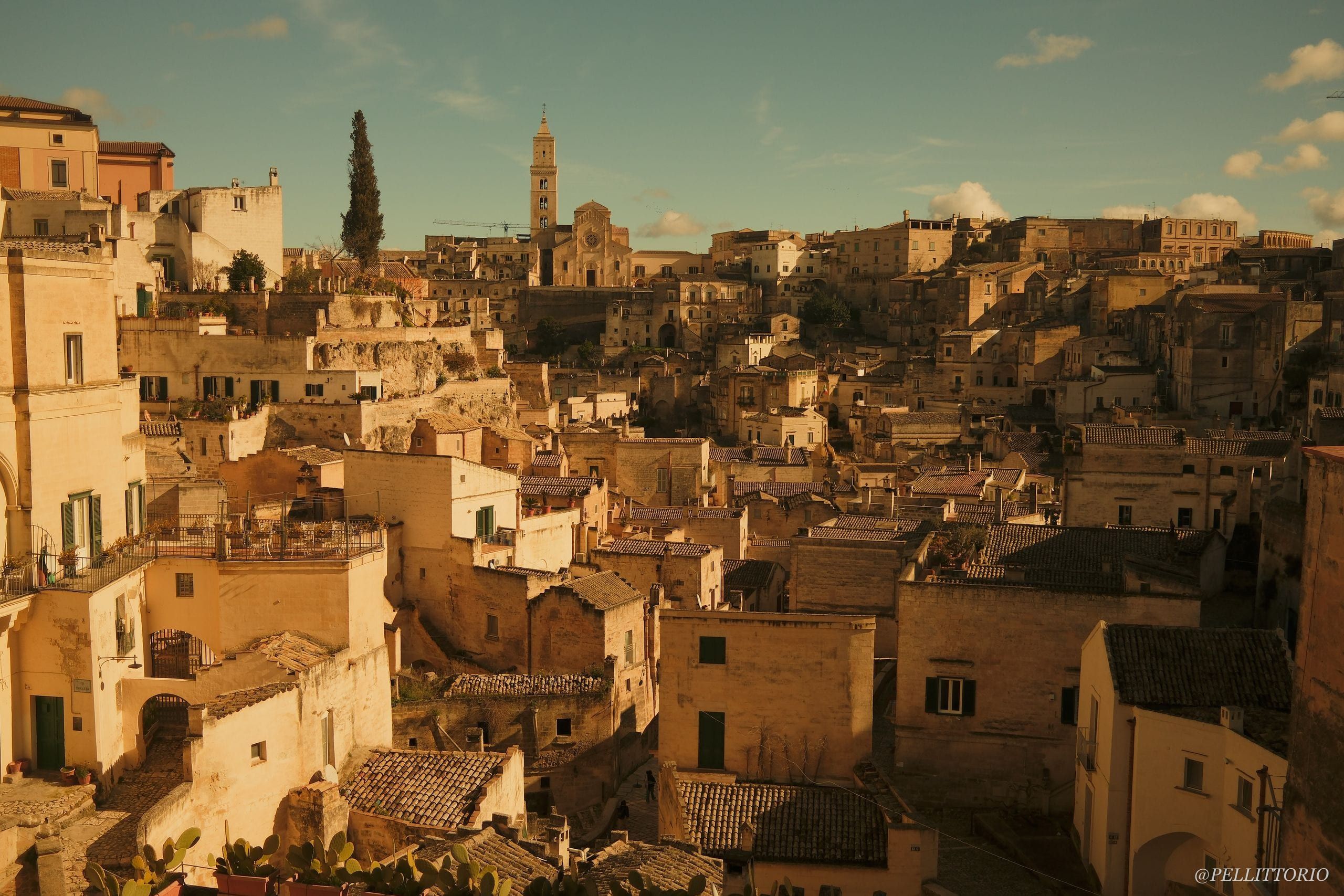 Vista panoramica di Matera e della sua cattedrale