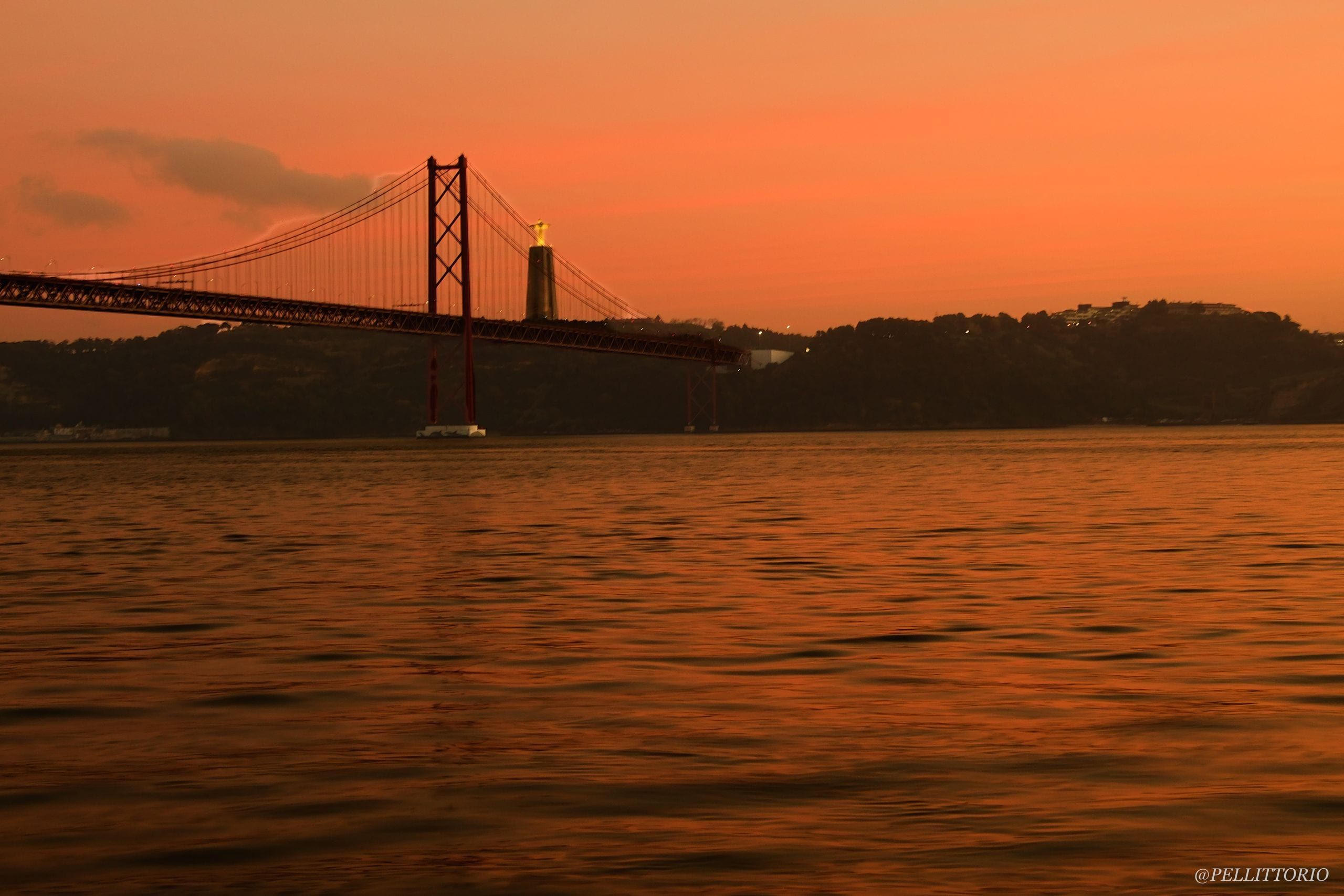 Cavi sospesi del ponte 25 de Abril