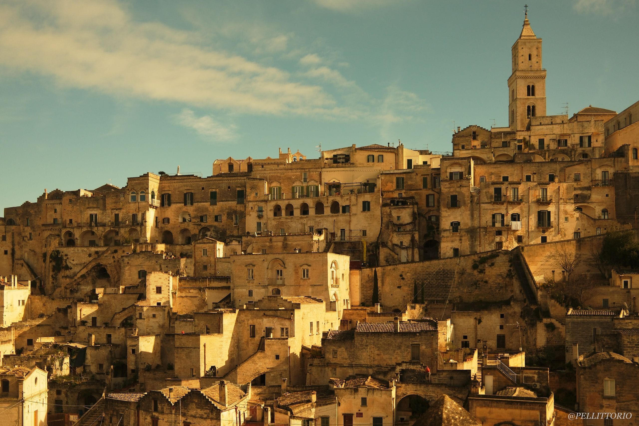 Tetti di Matera e torre della cattedrale